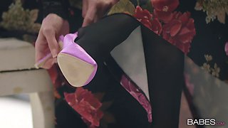 Alexis Crystal’s Silent Heat with Sultry Passion