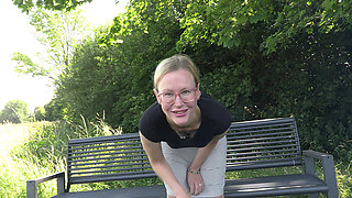 Girl Pisses Outdoor