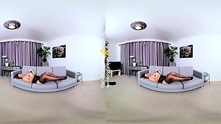 Big boobed Memphis Monroe masturbates in stocking