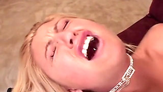 Dudes give skinny slut with small tits deep double penetration in living room