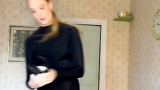 amateur blonde solo webcam