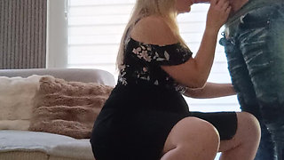 This woman loves to suck
