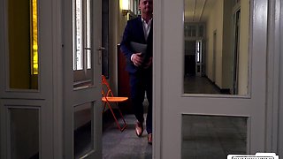 Vinna Reed Relishes Erotic Touch in Wild Office Massage