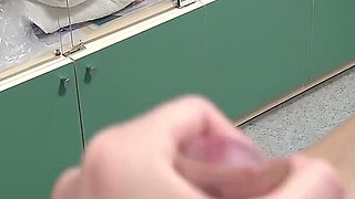 The Masseuse Jerks off the Client's Dick Until He Cums