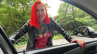 Kinky Roadside Hookup! Boot-wearing Bitch Fucks Bareback.