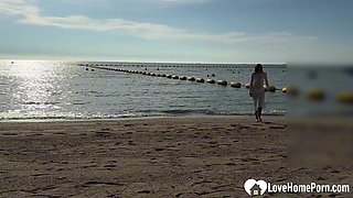 Beach Darkhaired babe Babe Gets Her Snatch Screwed in My Hotel Suite