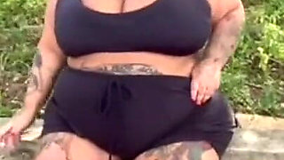 Deusa BBW Smoking Her Cigarette in Public