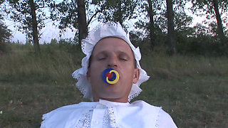 Outdoor fuck for crossdresser