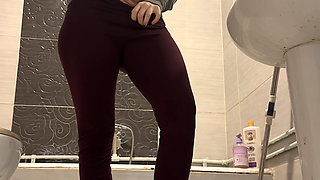 Razor Slides Into My Pussy