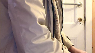 hana sit on toilet clean her hairy pussy