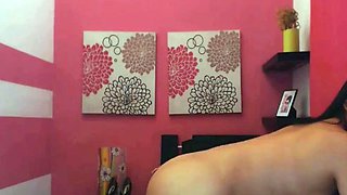 Sexy Colombian Babe Shows Off Her Amazing Assets