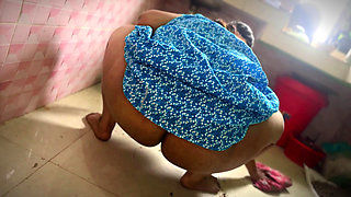 Sass ko jabardast Choda - Indian Desi Hot Mother_in_law Cooking without pajama & open big ass With juicy Pussy, just then st