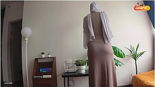 Stepmom With Big Round Ass Accidentally Caught My Morning Boner