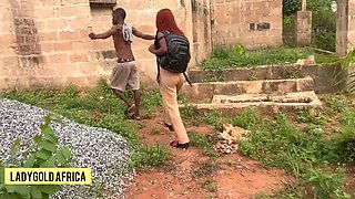 The Beautiful Lost Princess in a New Area but Find Both Help