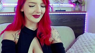 Big boob brunette masturbates on webcam