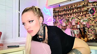 amateur raintree03 flashing ass on live webcam