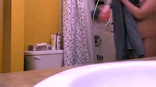 Peeping at ay tattooed chubby busty stepsister
