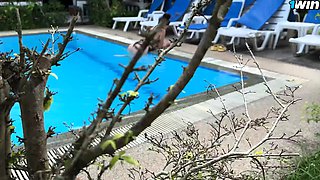 Fit pige vinkede mig efter Pool på hendes lejlighed for