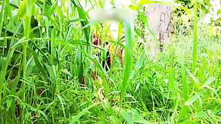 kheton mein Barish ka mausam bahut badi gand upar se naram li to maja a Gaya doggy style upar bataya to pani Nikal Gaya