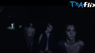 Maya Hawke Lezzie, Backside Sequence in Therese