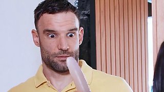 Curvy Girl Fucks The Sexy Neighbor August Skye / Brazzers