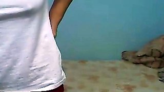 Filipina babe reveals big boobs and pussy on Skype