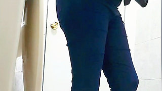 YOUNG MOM WITH A NICE BUTT PEEING