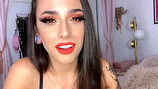Close up MILF masturbation