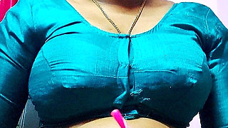 Indian Young Stepmom Sex in Bedroom Hindi