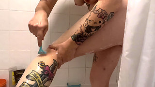 Your Step-stepsister Showering and Shaving