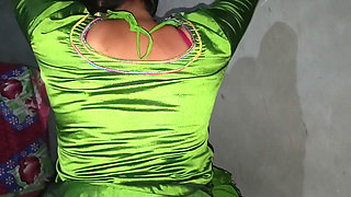 Desi Bhabhi Riding on Brotherin Law Dick in Green Saree