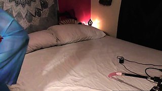 Hot Babe Uses a Fuck Machine and Sexy Outfit on Webcam