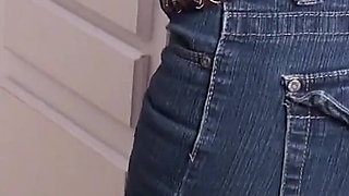 American MILF Anna Starts Toying Her Hairy Muff in the Bathroom