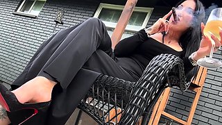 Three milfs and guy in foot fetish orgy