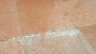 Pissing and Washing Pusssy