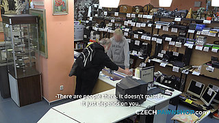 The woman with the handbag likes to swallow (CzechPawnShop)