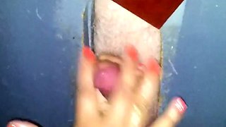 Svenska Hustruns Glory Hole Handjob