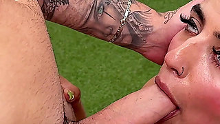 Hijabi Muslim Wife Fucks a Spanish Bull