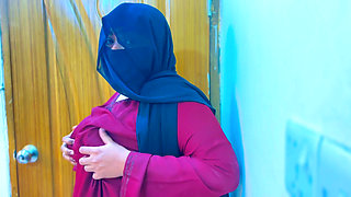 Egyptian Hot Maid Gets Super Horny & Start Masturbat in Office Room & Boss Start Handjob by Saw Her