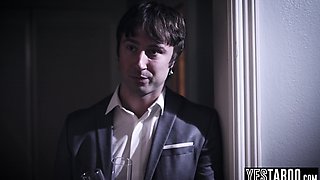 Criminal mom silences witness with intercourse