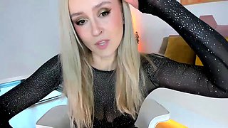 Amateur Webcam Cute Teen Plays Solo