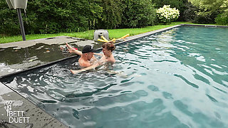 First Pool Fuck on Vacation!!