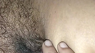Desi Pooja Bhabhi Apni Chut Massage