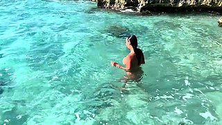 Monika Fox Stopped A Tour Bus To Swim Naked In The Caribbean