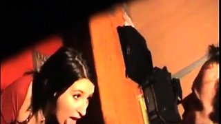 Pipe en public - une brunette franaise amateur