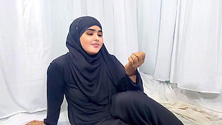 Indian Bengali Sadia Bhabhi Brought Her to Cox's Bazar Hotel to Enjoy