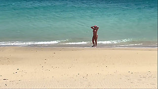 Naked Beach MILF Helps a Jerking Stranger - Cum on Her Ass