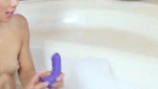 Young Horny Thai Girl Fingering Wet Tight Puussy