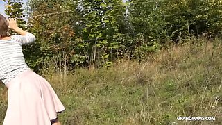 Grandmam Showing off Her Ass for a Free Fuck - Grandmams