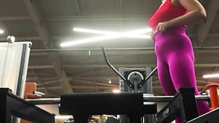 Sexy Training in the Gym in Leggins